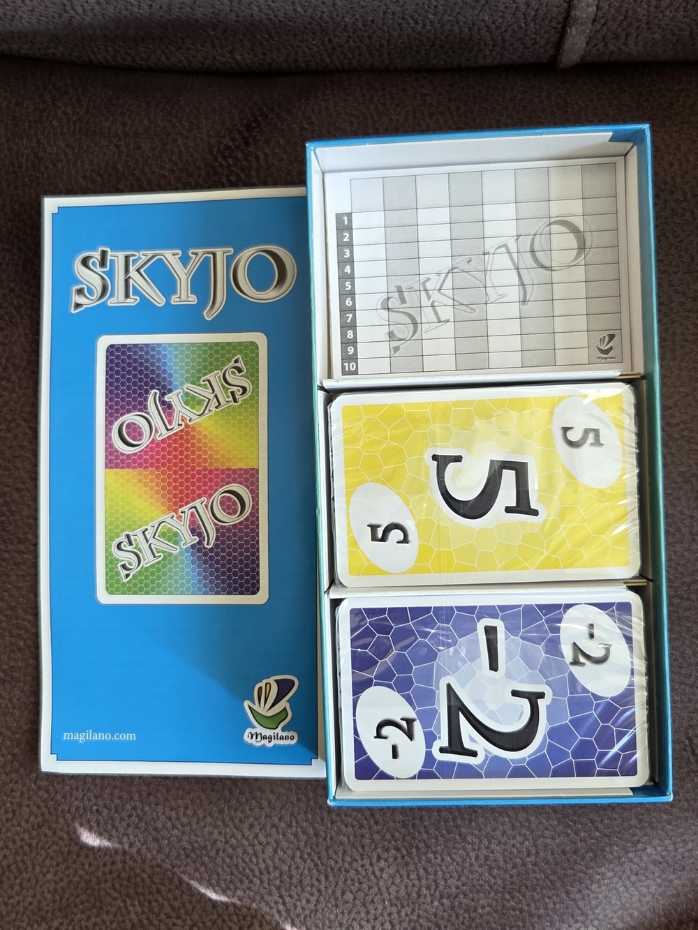 Skyjo Card Game New In Box - Picture 2 of 3